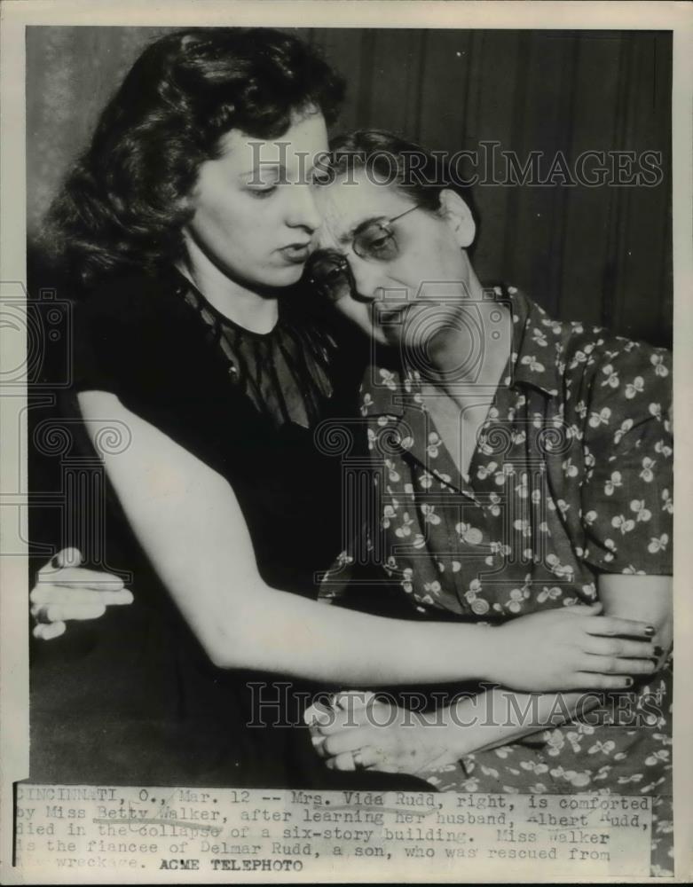 1947 Press Photo Mrs. Vida Rudd with Miss Betty Walker - Historic Images