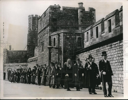 1937 Press Photo Mayor and dignitaries of Windsor arrrive at Windsor Castle - Historic Images