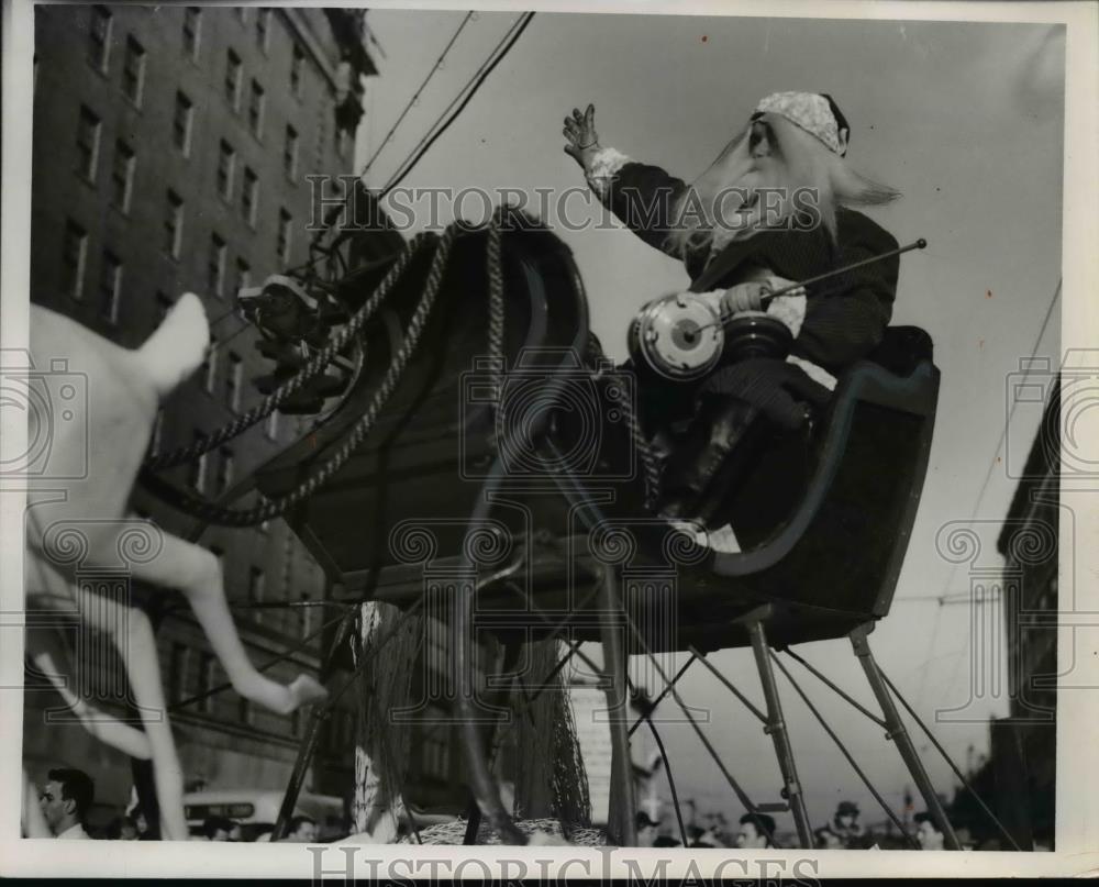 1952 Press Photo Mayor Burke as Santa Claus at the Christmas Parade - Historic Images