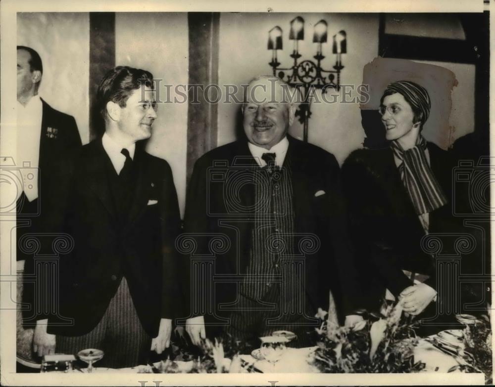 1933 Press Photo Mr-Mrs La Follette, Luncheon at English Speaking Union, London - Historic Images