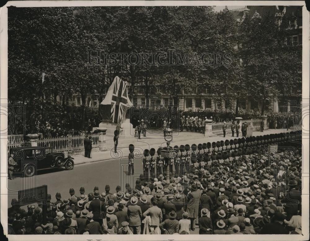 1930 Press Photo H.R.H. The Prince of Wales reading an address paying tribute - Historic Images