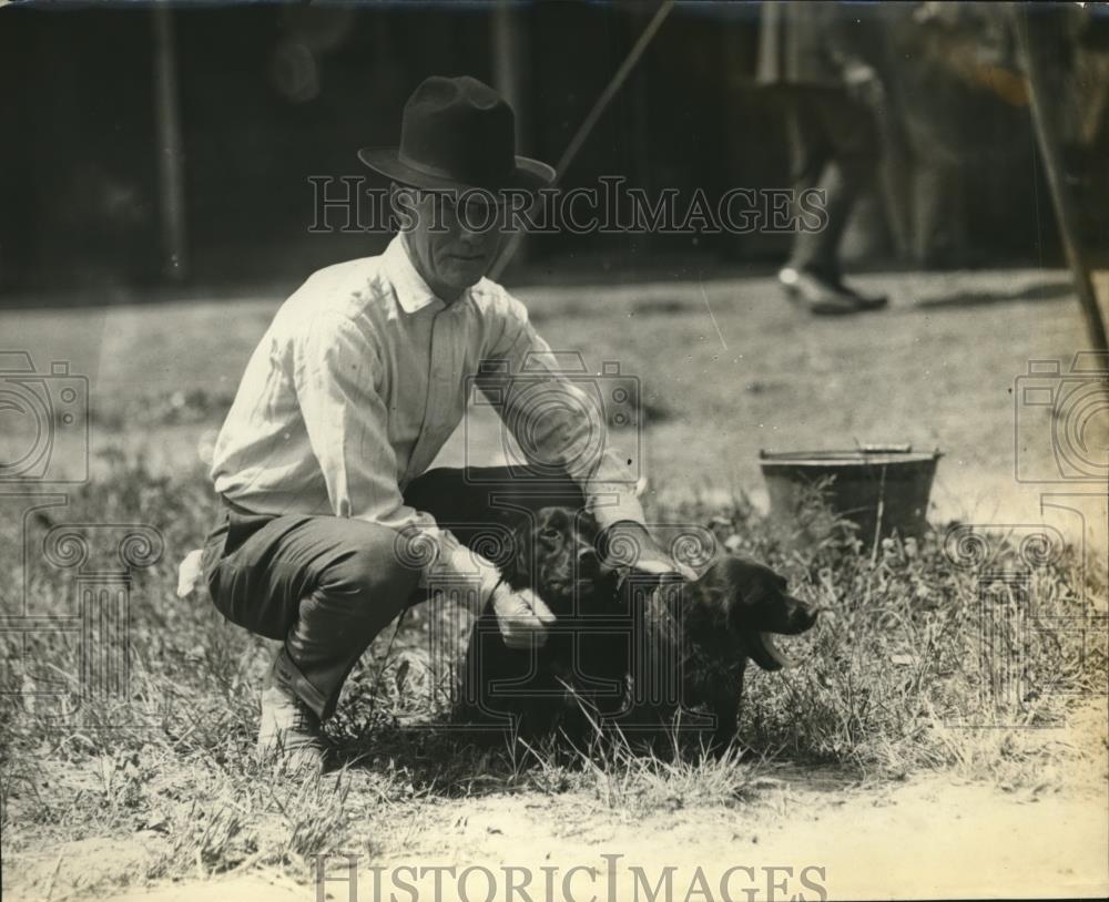 1921 Press Photo Bob Grady &amp; his dogs a t grand circuit stables - Historic Images