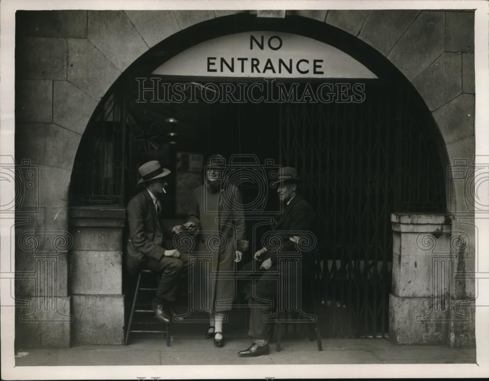 1926 Press Photo Charing Cross Underground station regular staff on strike - Historic Images