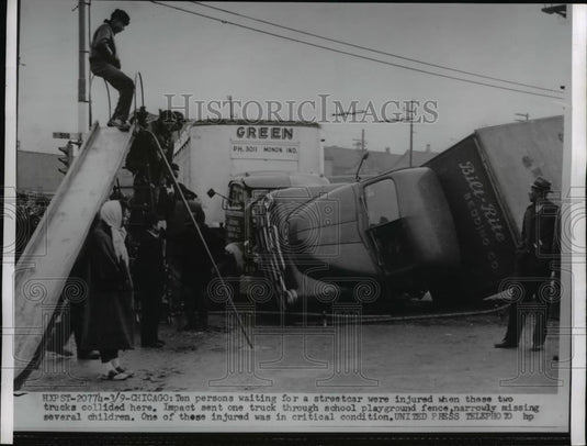 1954 Press Photo 10 People Injured When Streetcar Was In Accident in Chicago - Historic Images