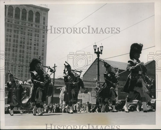 1938 Press Photo Bagpipes Tottle in Grotto Parade in Rochester, NY - Historic Images
