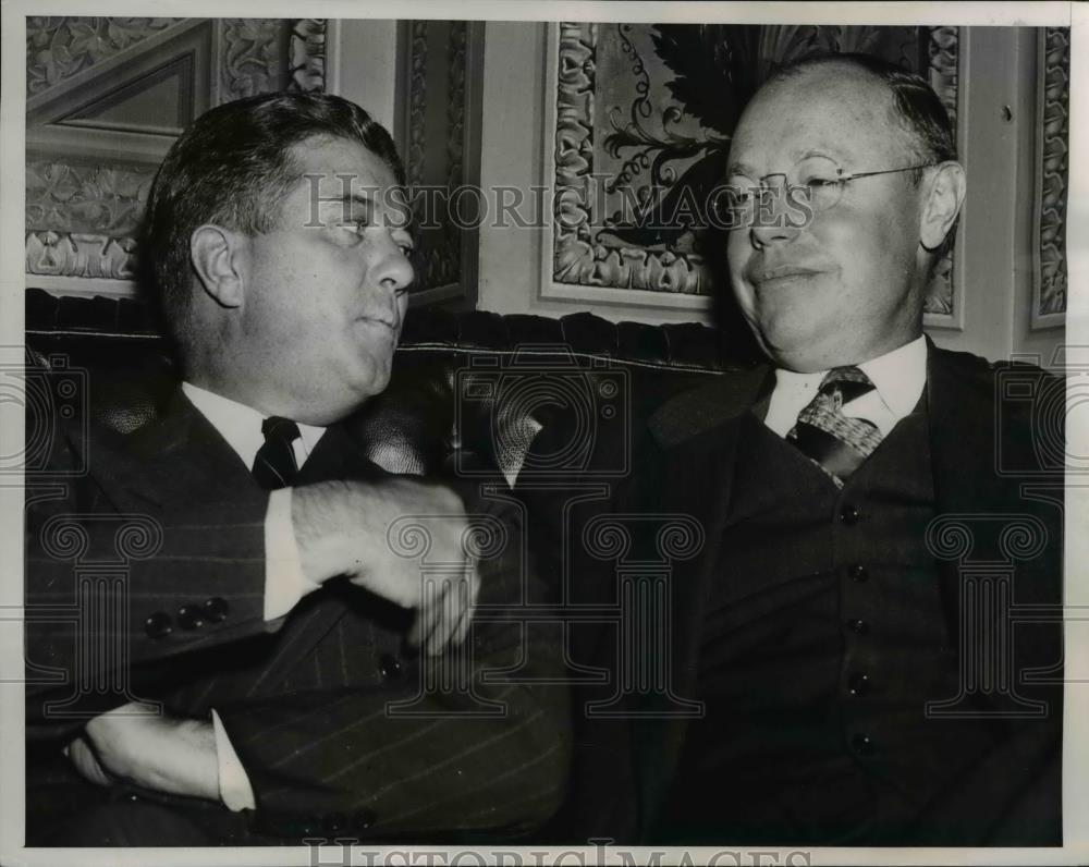 1939 Press Photo Senators Robert Taft and Robert LaFollettein Federal Courtoom - Historic Images