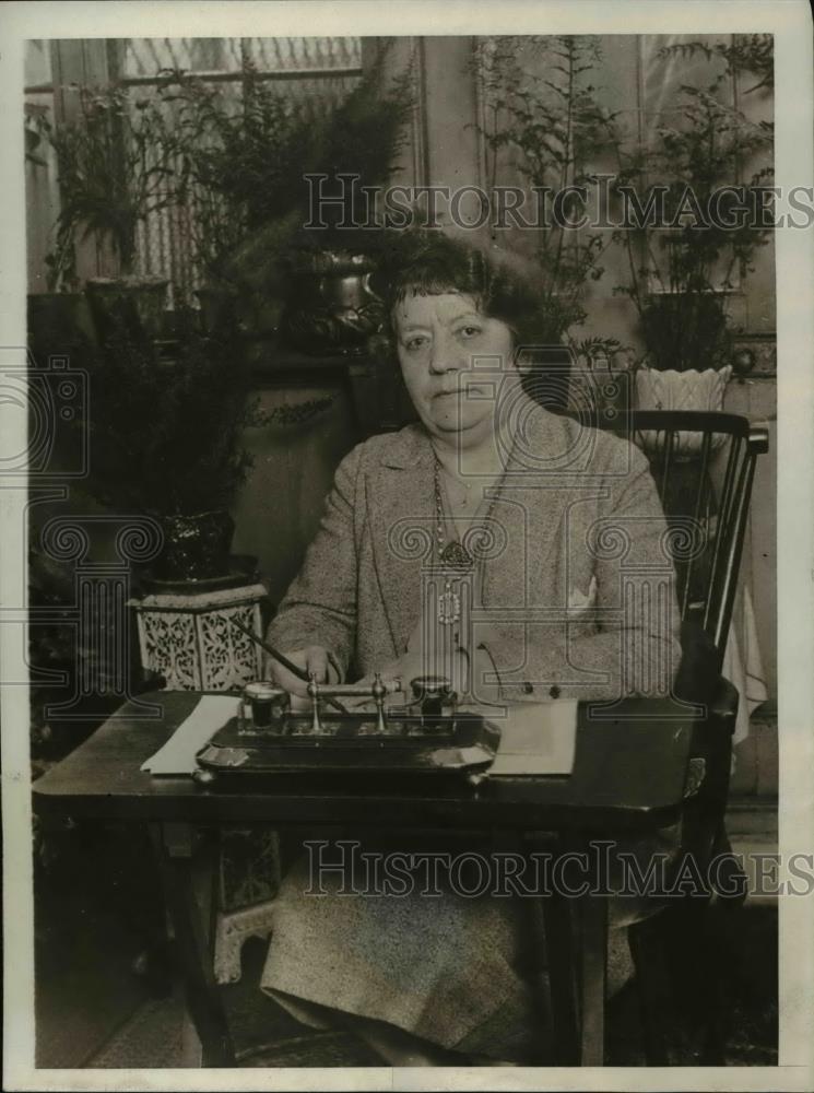 1930 Press Photo Mrs. Jean Dewar Robertson of Streatham - Historic Images