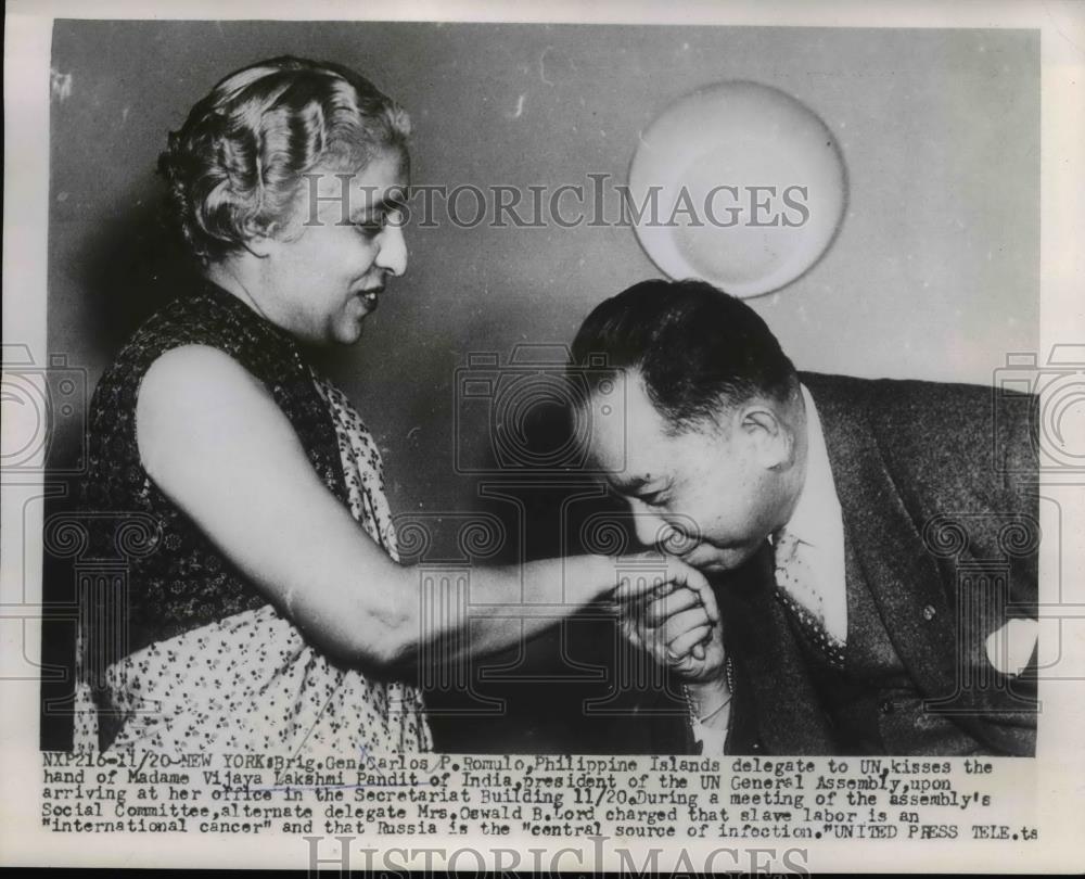 1953 Press Photo Gen. Carlos P. Romulo kisses hand of Bijaya Lakshai Pandit - Historic Images