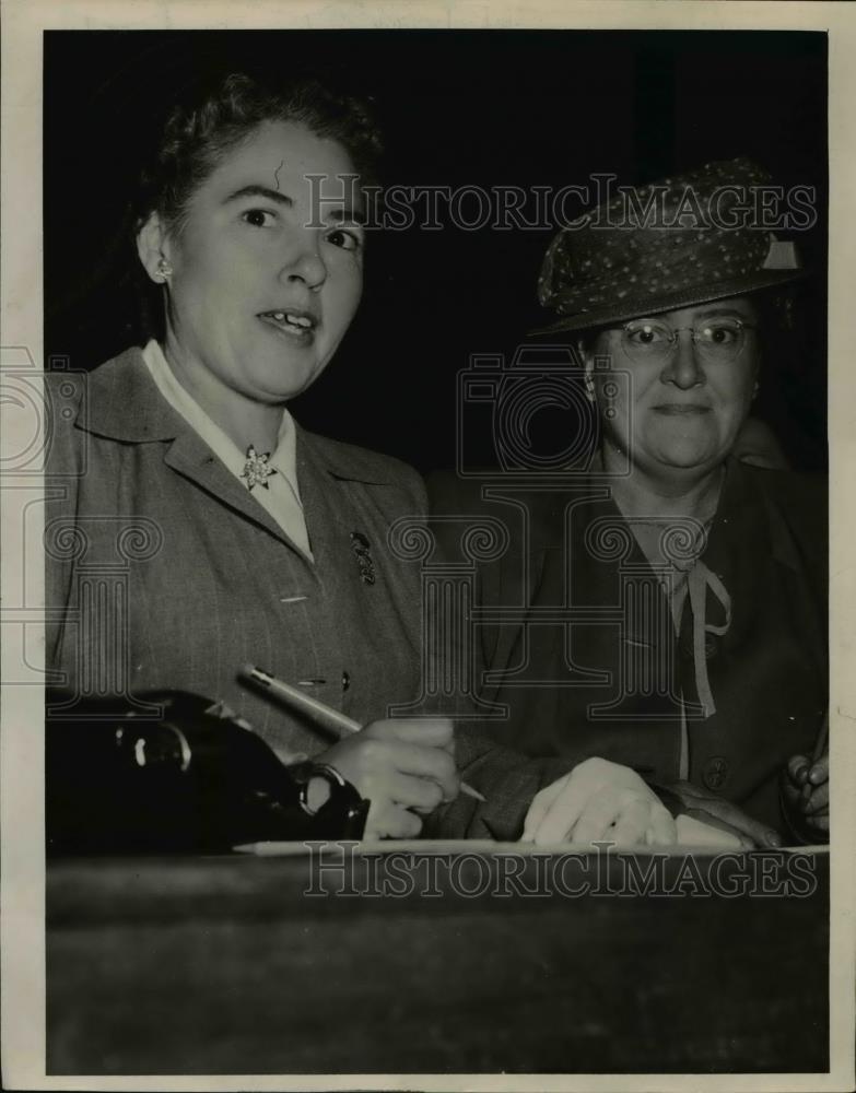 1944 Press Photo Mrs Harry Buckley &amp; Mrs ER Storer of Kansas - Historic Images