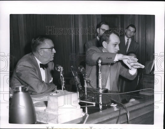 1959 Press Photo James L. Harold testify on 11/27 after cargo plane crashed - Historic Images