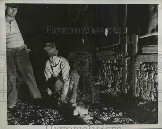 1941 Press Photo John Carroll of the Otis Steel in Cleveland Plant - Historic Images