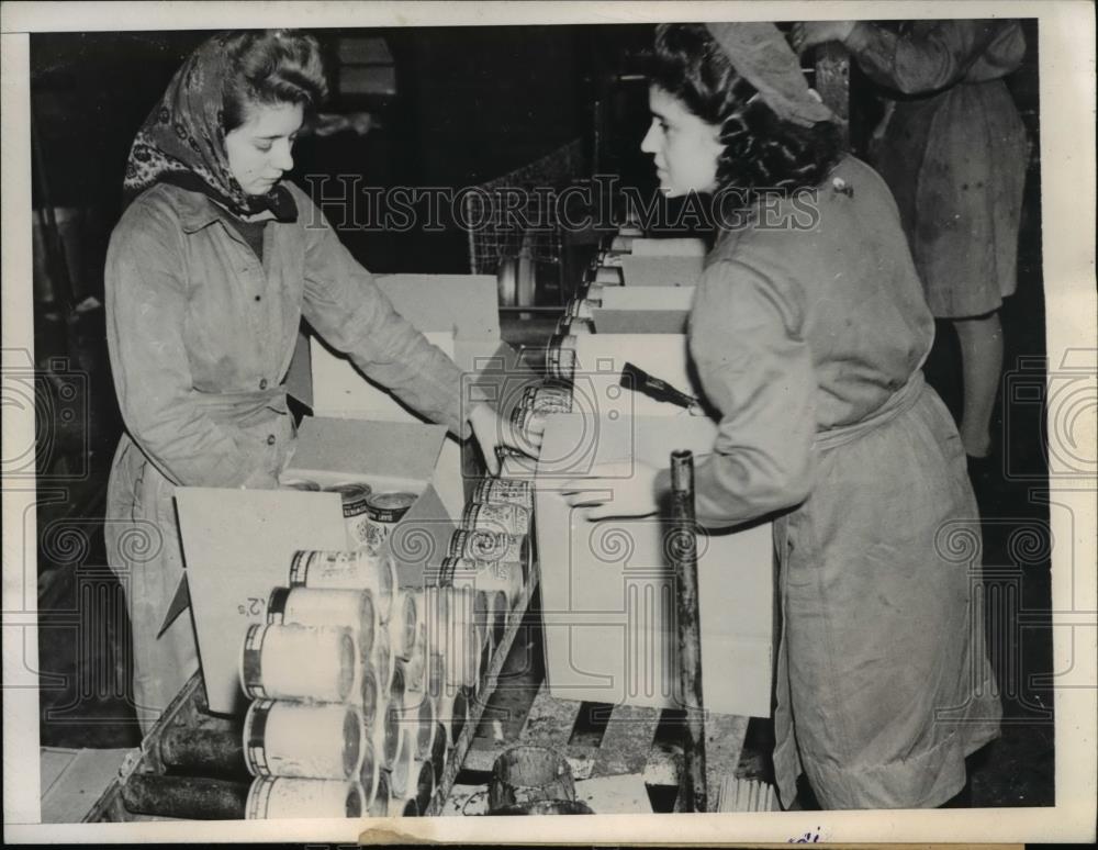 1945 Press Photo Women at Modern Cannery in Sheffield England Save Britain Starv - Historic Images