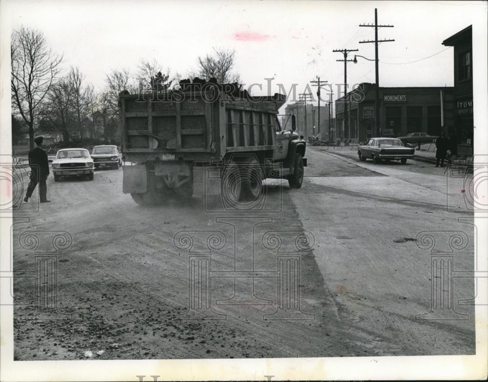 1965 Press Photo of dump truck hauling a load away. - Historic Images