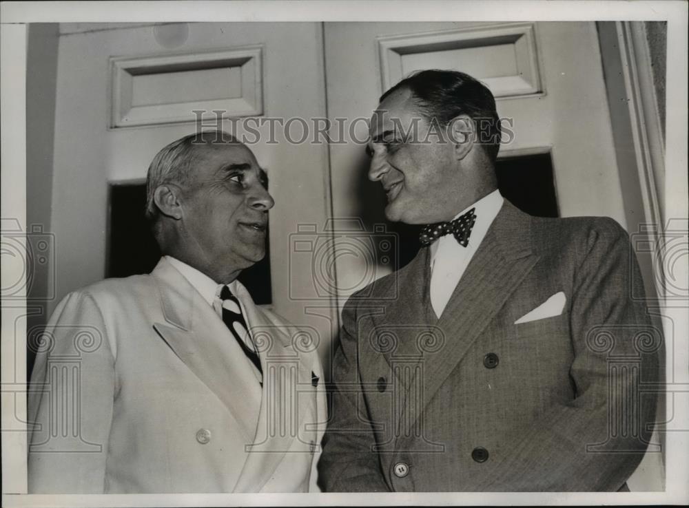 1939 Press Photo Fred F Bays Senator Sherman Minton of Indiana in Washington D C - Historic Images