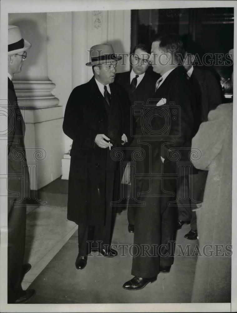 1934 Press Photo Sen. Bob Lafollette visits President Roosevelt - Historic Images