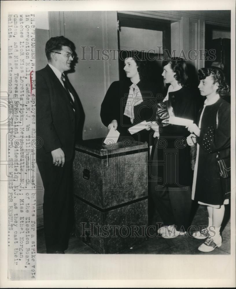 1948 Press Photo The RCA employees as they cast ballots for a strike vote - Historic Images