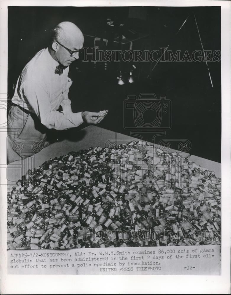 1953 Press Photo Dr. W.H.Y. Smith Examines Gamma Globulin Polio Vaccines - Historic Images