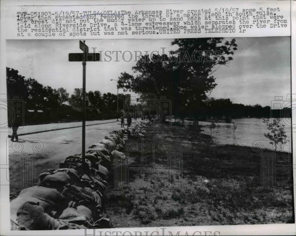 1957 Press Photo Arkansas River Did Not Flood in Tulsa - Historic Images