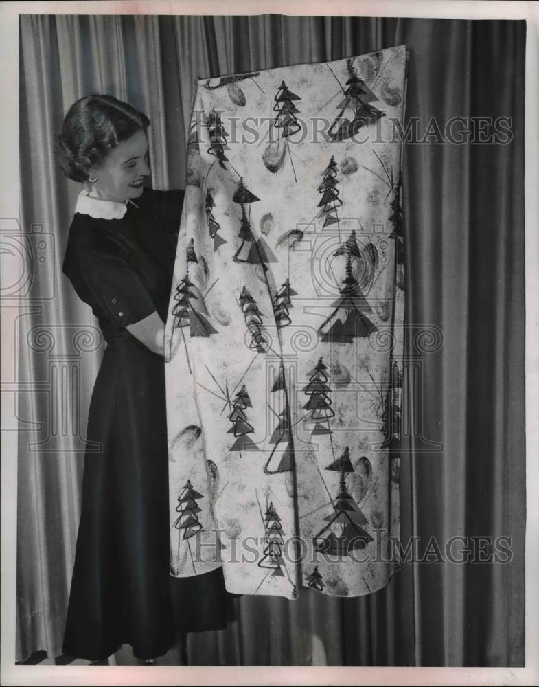 1954 Press Photo Barkcloth Yellow and Russet flowers for draperies - Historic Images