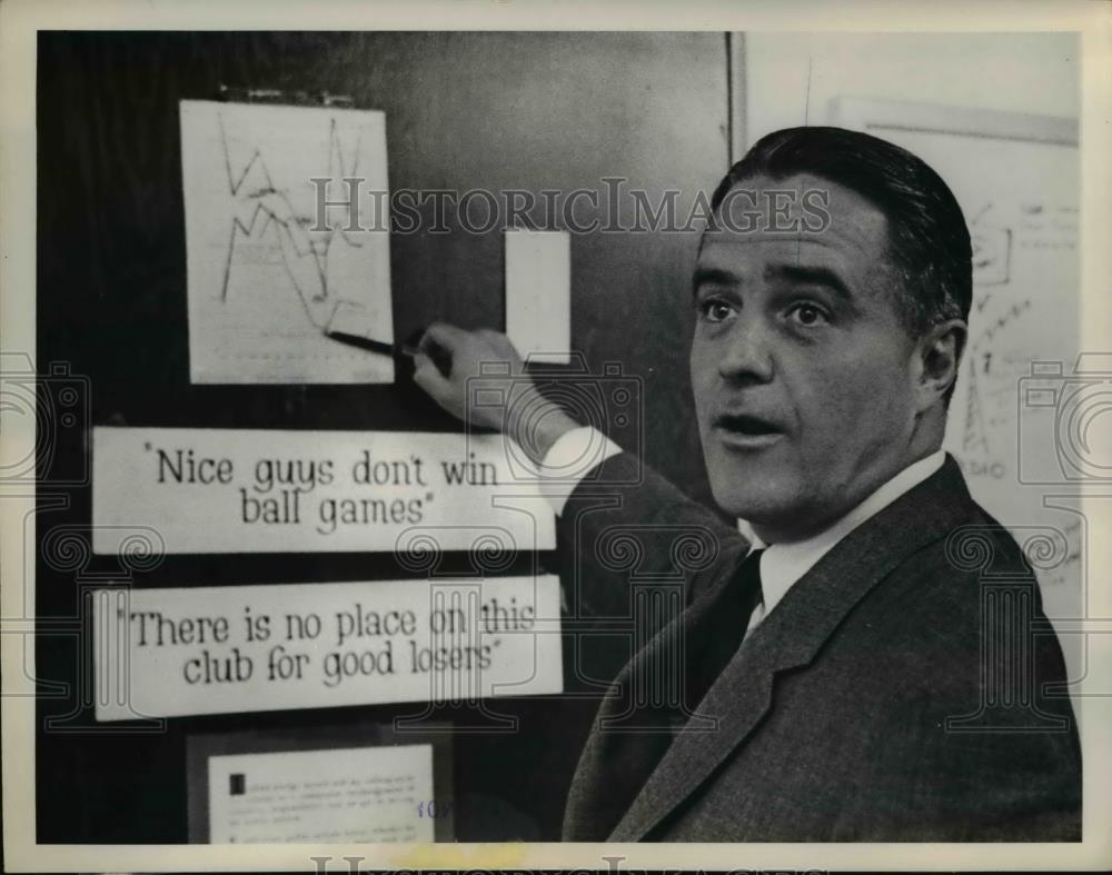 1964 Press Photo Sargent Shriver, peace corps director in Washington D.C. - Historic Images