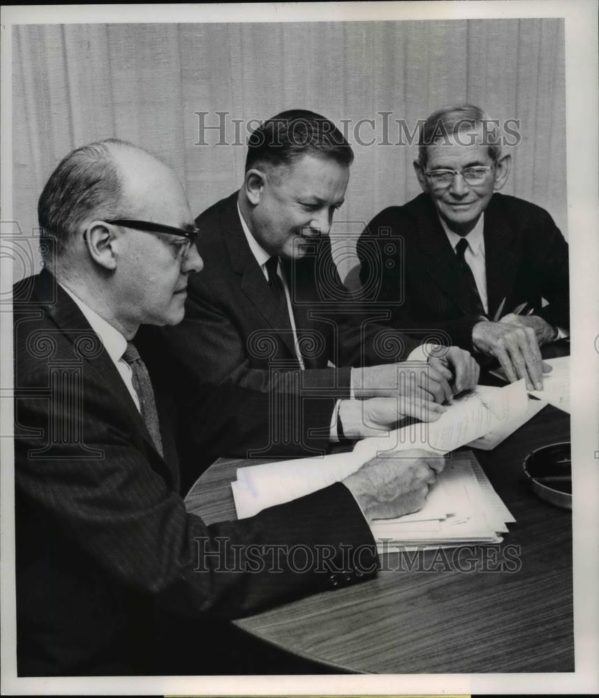 1965 Press Photo Donald C Hyde, W B Hurd, R Gilman Smith - Historic Images