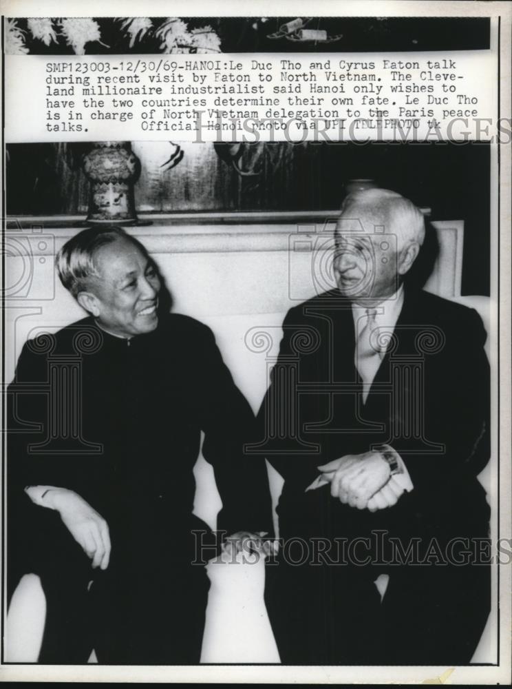 1969 Press Photo Le Duc Tho and Cyrus Faton during Faton&#39;s Vietnam visit - Historic Images