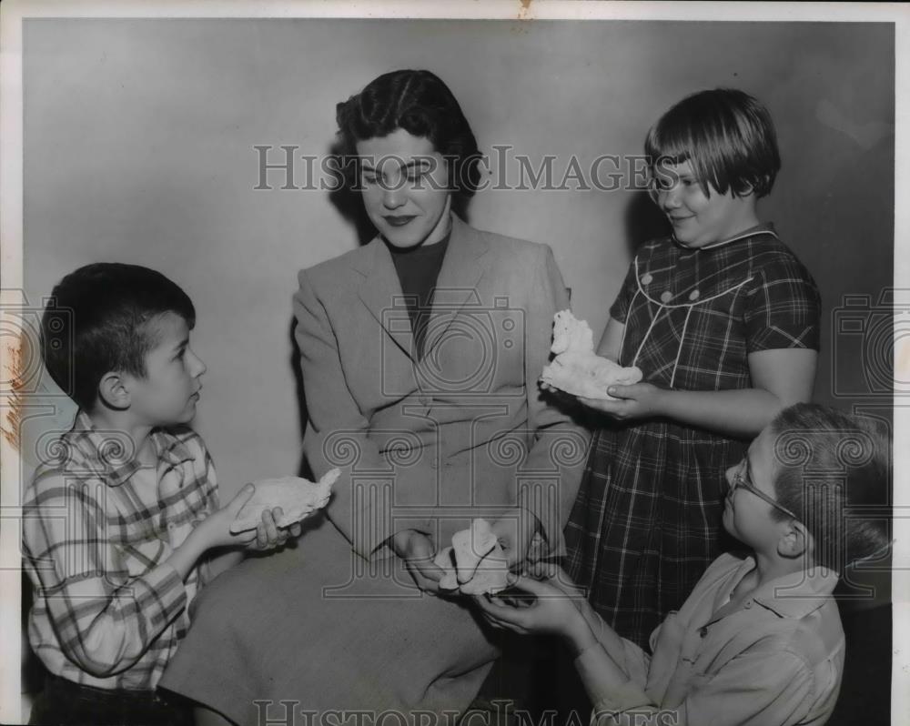 1956 Press Photo Thomas Graves Betty Wylie Nancy Cable T Coleman at Hayes School - Historic Images