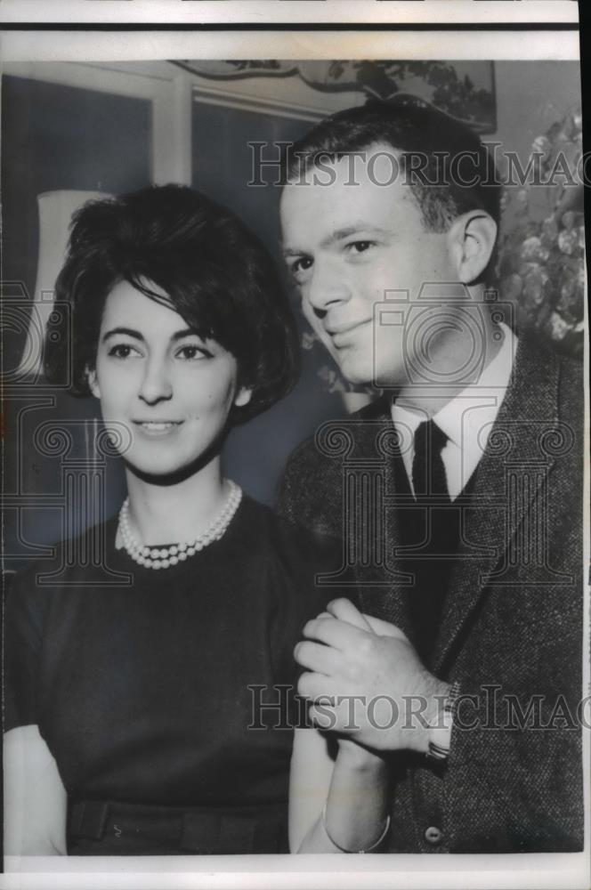 1960 Press Photo David P. Rusk with fiance Miss Delcia Bence Spinosa, New York - Historic Images