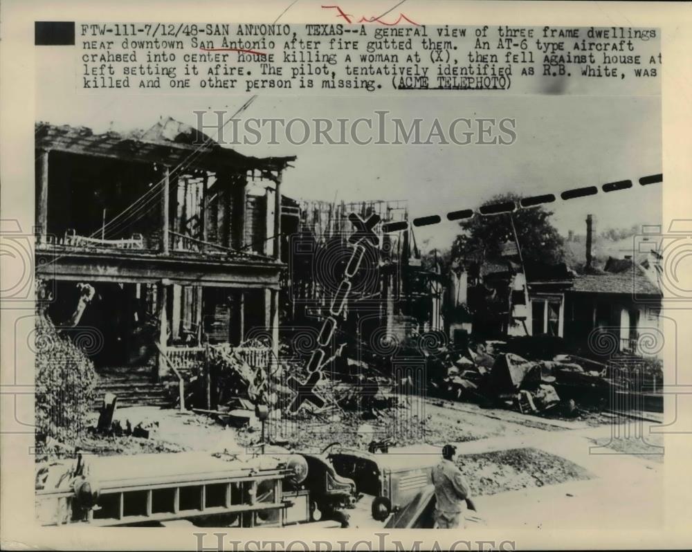 1948 Press Photo View Of 3 Frame Dwellings Near San Antonio After Fire Gutted - Historic Images