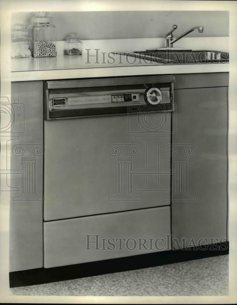 Press Photo The automatic dishwasher dryer line - Historic Images