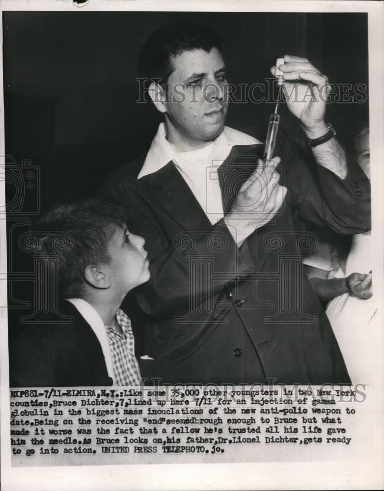 1953 Press Photo Dr. Linel Dichter Polio Vaccinates Son Bruce w Gamma Globulin - Historic Images