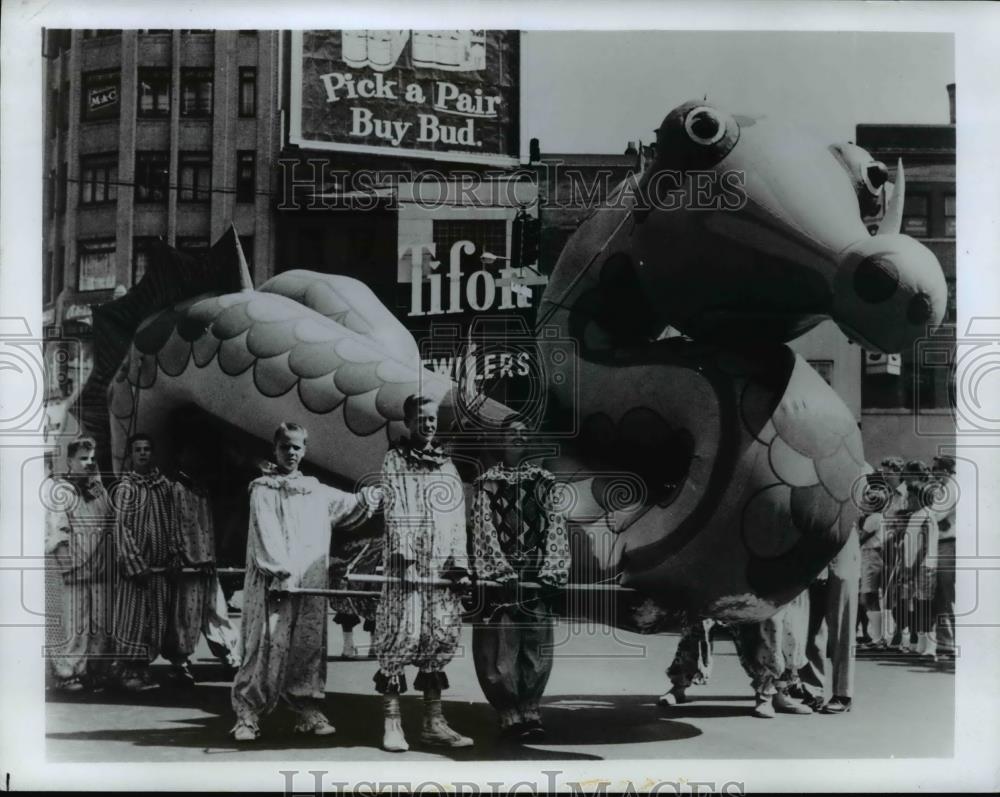 Press Photo Christmas Parade - Historic Images