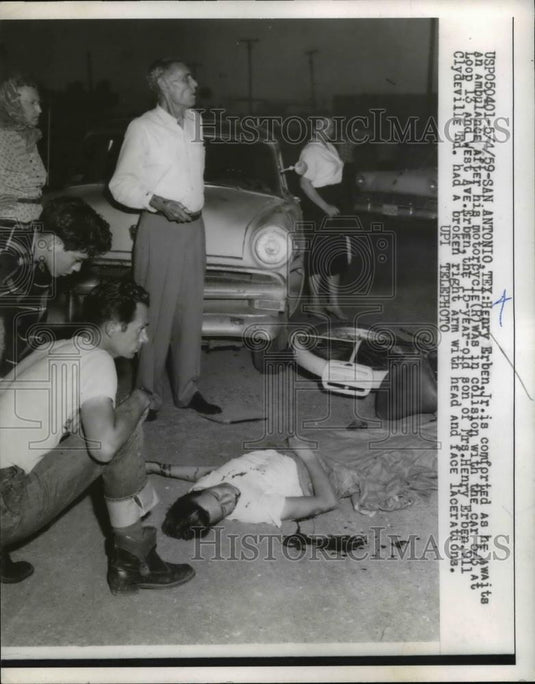 1959 Press Photo Henry Erben Jr. awaits ambulance after an accident - Historic Images