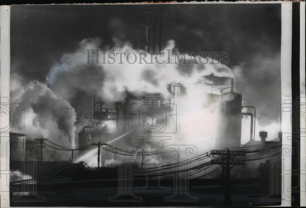 1957 Press Photo Standard Oil gas processing unit engulfed in smoke and flames - Historic Images