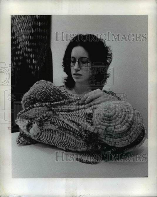 Press Photo Barbara Schulman-Hoey,fiber frog - Historic Images