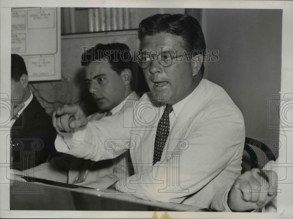 1938 Press Photo Senator Robert M. Lafollette Questioning of Witnesses - Historic Images
