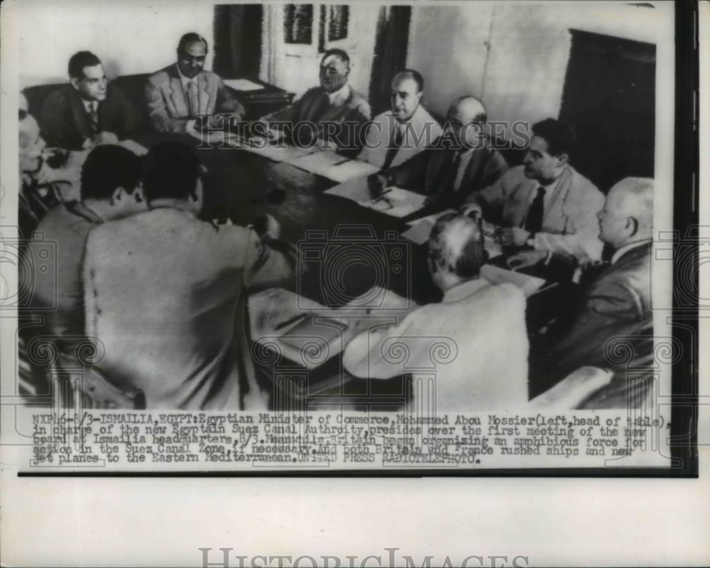 1955 Press Photo Egyptian Minister of Commerce Mohammed Abou Mossier in meeting - Historic Images