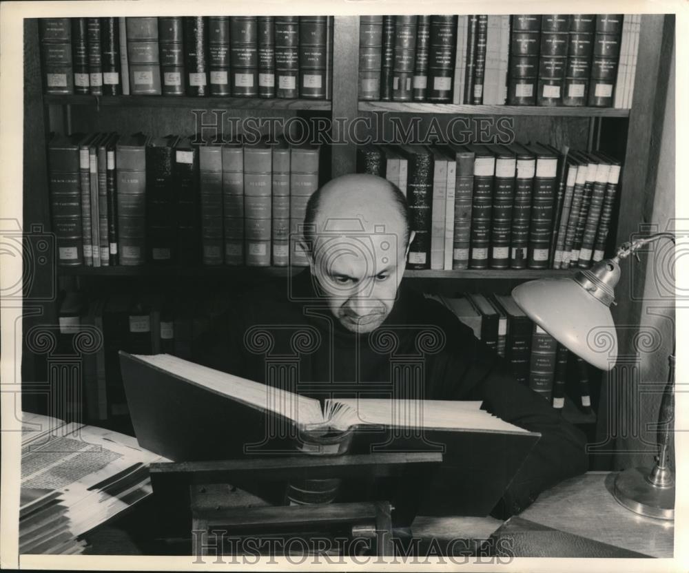 1948 Press Photo Father Carolus Dufoourg spends fours a day reading Bible - Historic Images