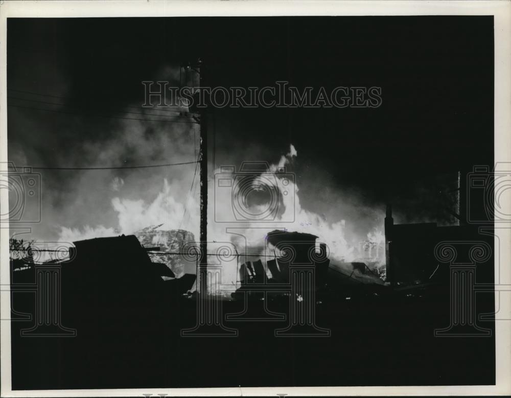 1940 Press Photo Forest City material Co fire in Ohio - Historic Images