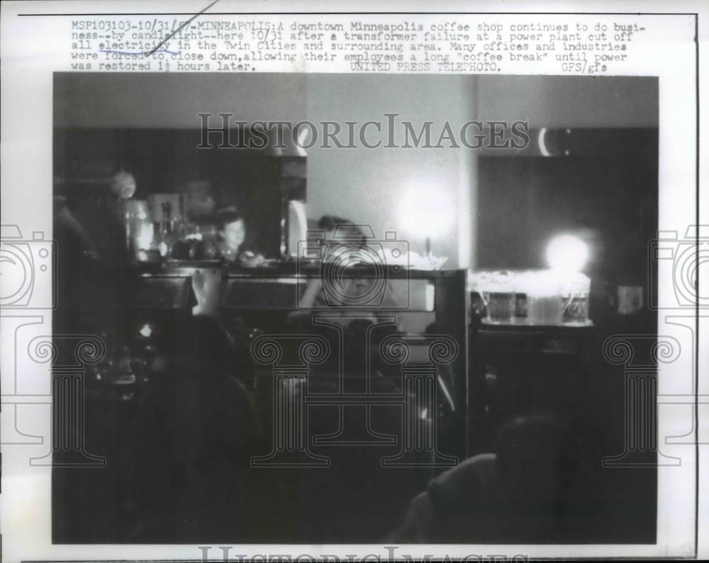 1957 Press Photo Minneapolis coffee shop does business without electricity - Historic Images