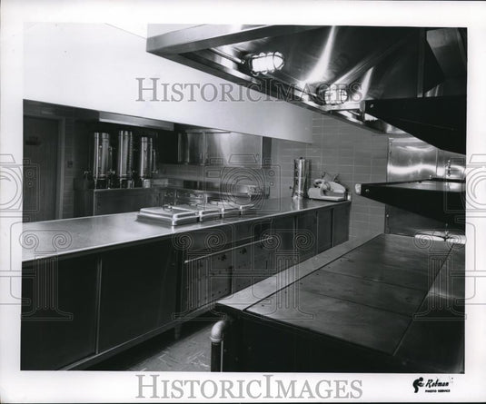 1957 Press Photo of a large stainless steel kitchen. - Historic Images