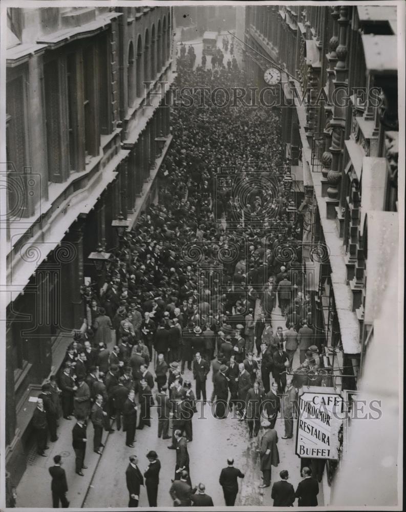 1931 Press Photo Throgmorton Street, Stock Markey Closes in London After War - Historic Images