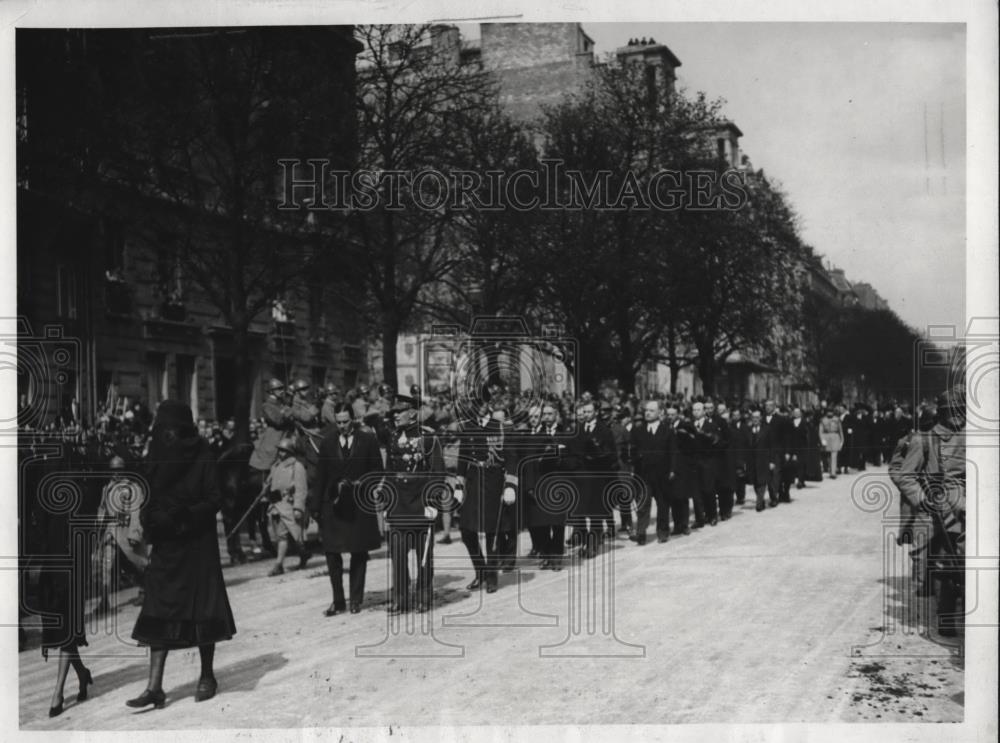 1929 Press Photo Mrs. Parlemy Herrick &amp; Madame Salembier in funeral procession - Historic Images