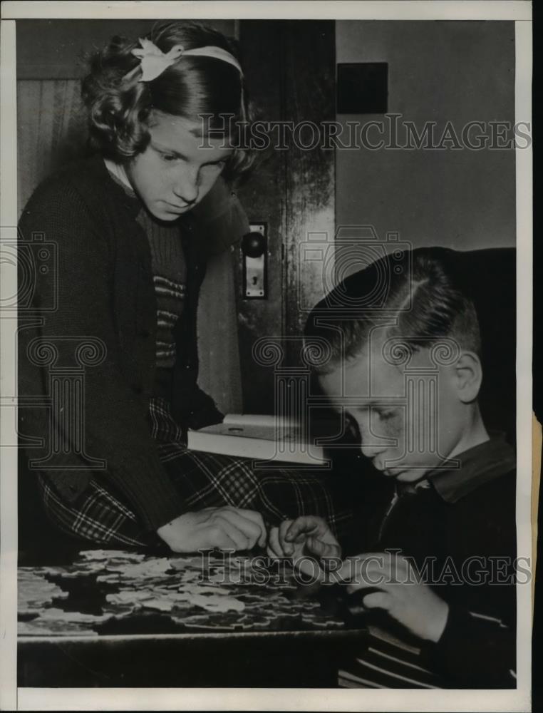 1938 Press Photo Dorothea and Allen West, sibling of the missing girl - Historic Images