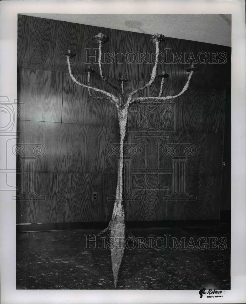 1957 Press Photo Candelabra in Main Sanctuary of Fairmount Temple in Ohio - Historic Images