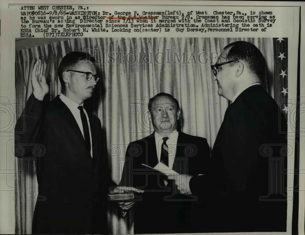1965 Press Photo G.Cressman shown as he was sworn in as director of the US Burea - Historic Images