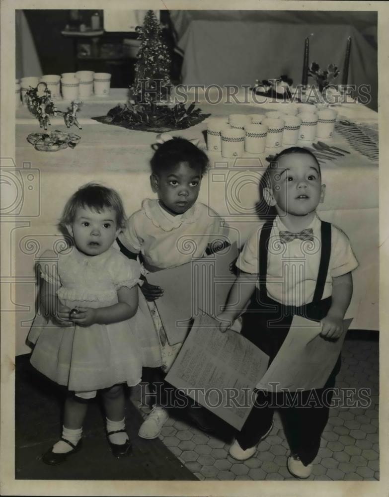 1957 Press Photo Diane Valek, Vickie Hopkins, Glenn Pierce at City Hospital - Historic Images