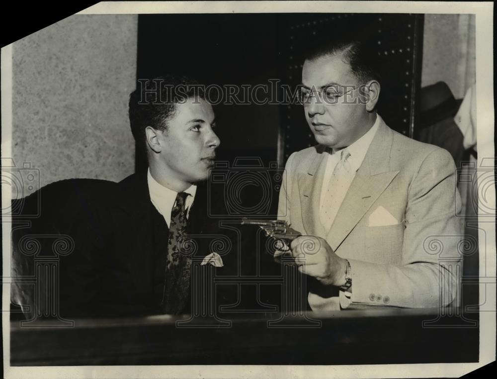 1931 Press Photo Murder Suspect Varner Corry on Trial w Schuyler Pierson - Historic Images