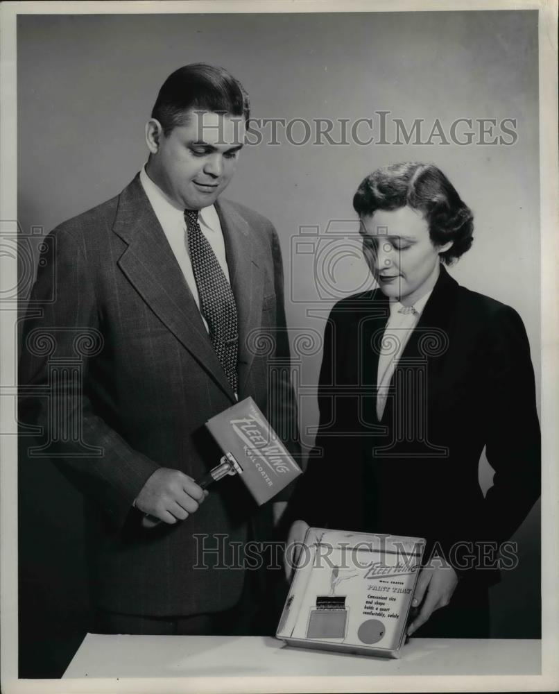 1952 Press Photo The new Fleetwing wall coater, developed by Pittsburgh Company - Historic Images