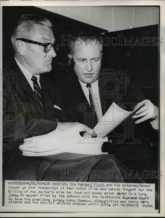 1960 Press Photo Dr Bernard Finch & attorney Grant Cooper read trial transcript - Historic Images